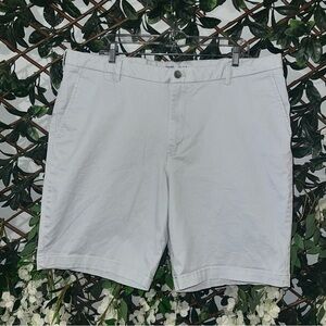 Izod Light Gray Men's Flat Front Shorts